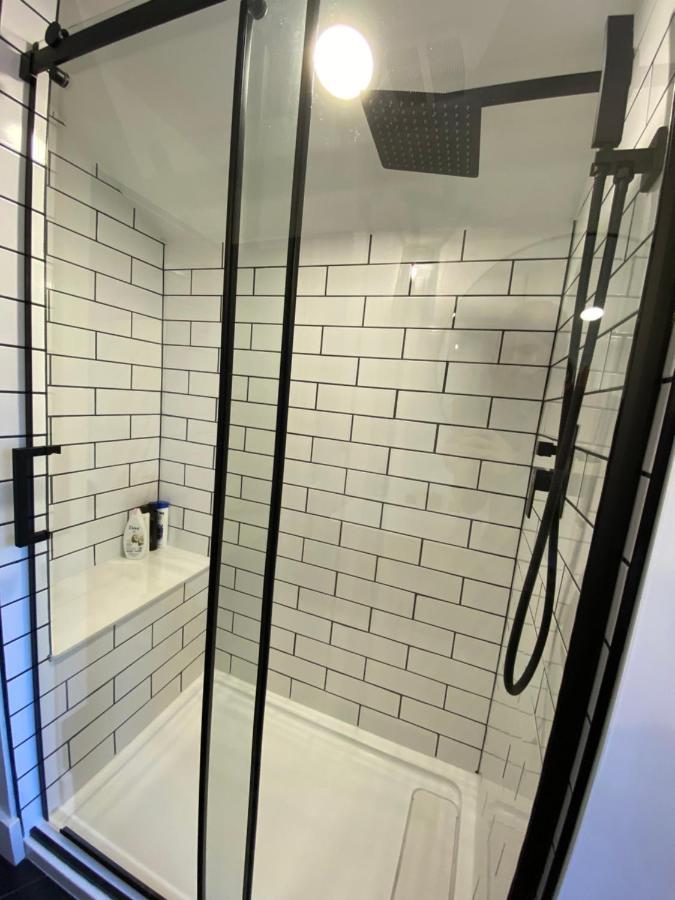 Stylish Downtown Kingsville Getaway With Putting Green, Firepit & Games Εξωτερικό φωτογραφία