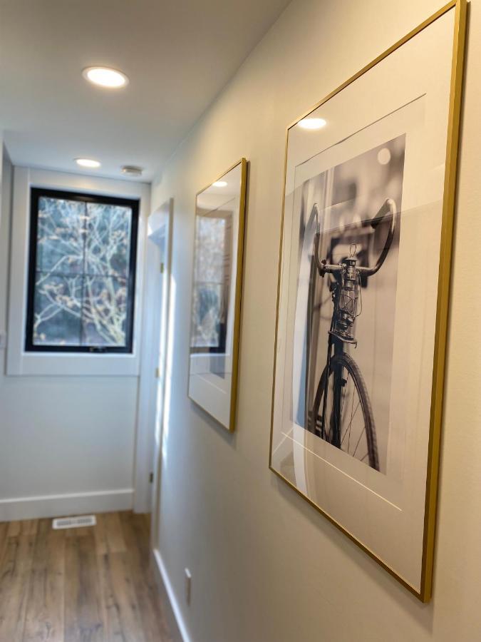 Stylish Downtown Kingsville Getaway With Putting Green, Firepit & Games Εξωτερικό φωτογραφία