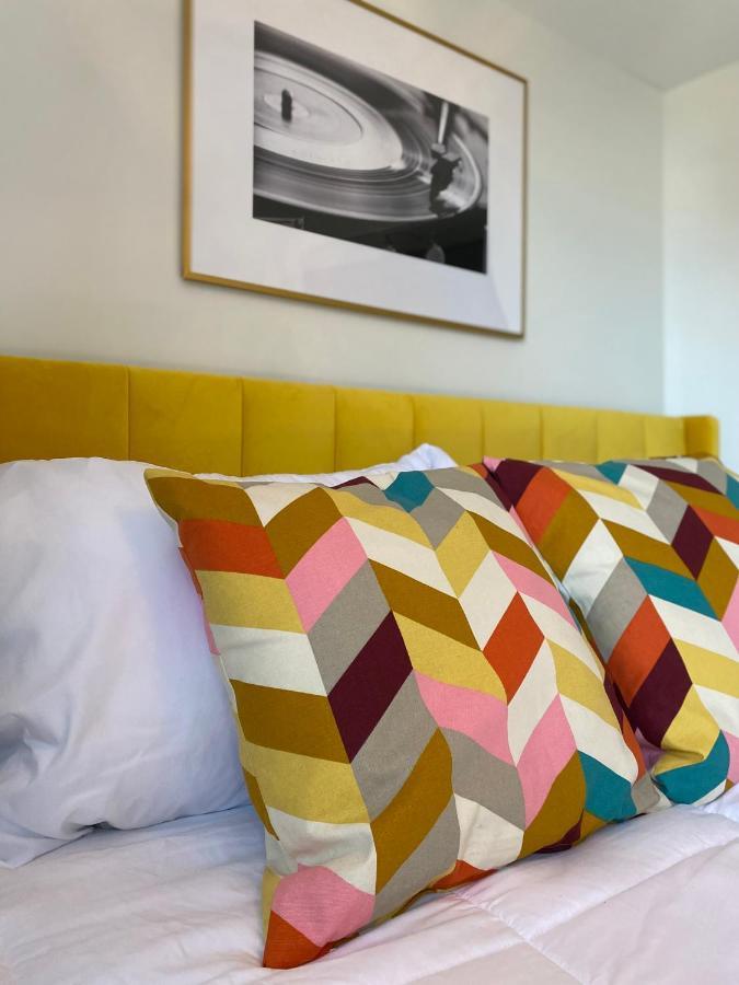 Stylish Downtown Kingsville Getaway With Putting Green, Firepit & Games Εξωτερικό φωτογραφία