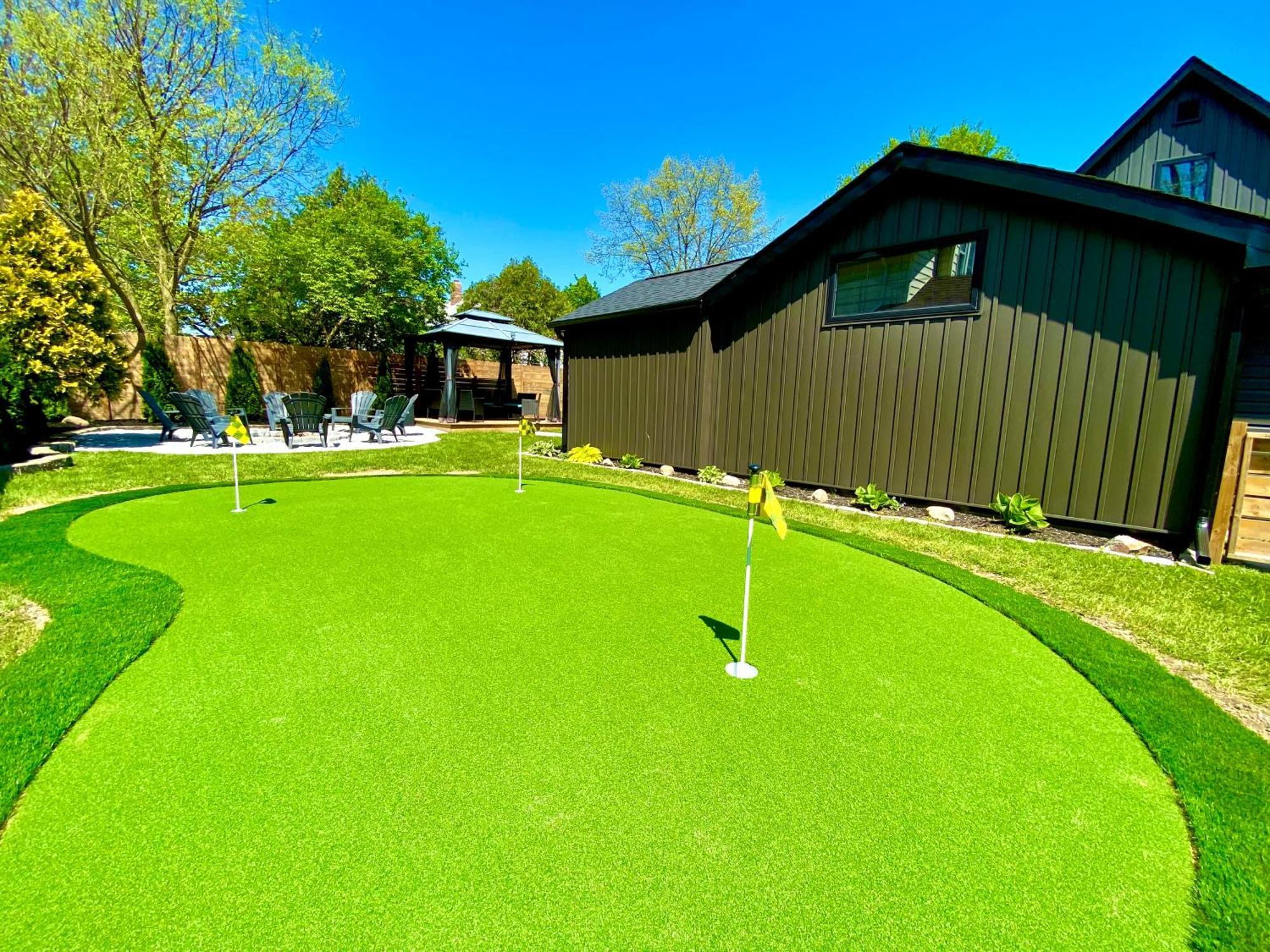 Stylish Downtown Kingsville Getaway With Putting Green, Firepit & Games Εξωτερικό φωτογραφία