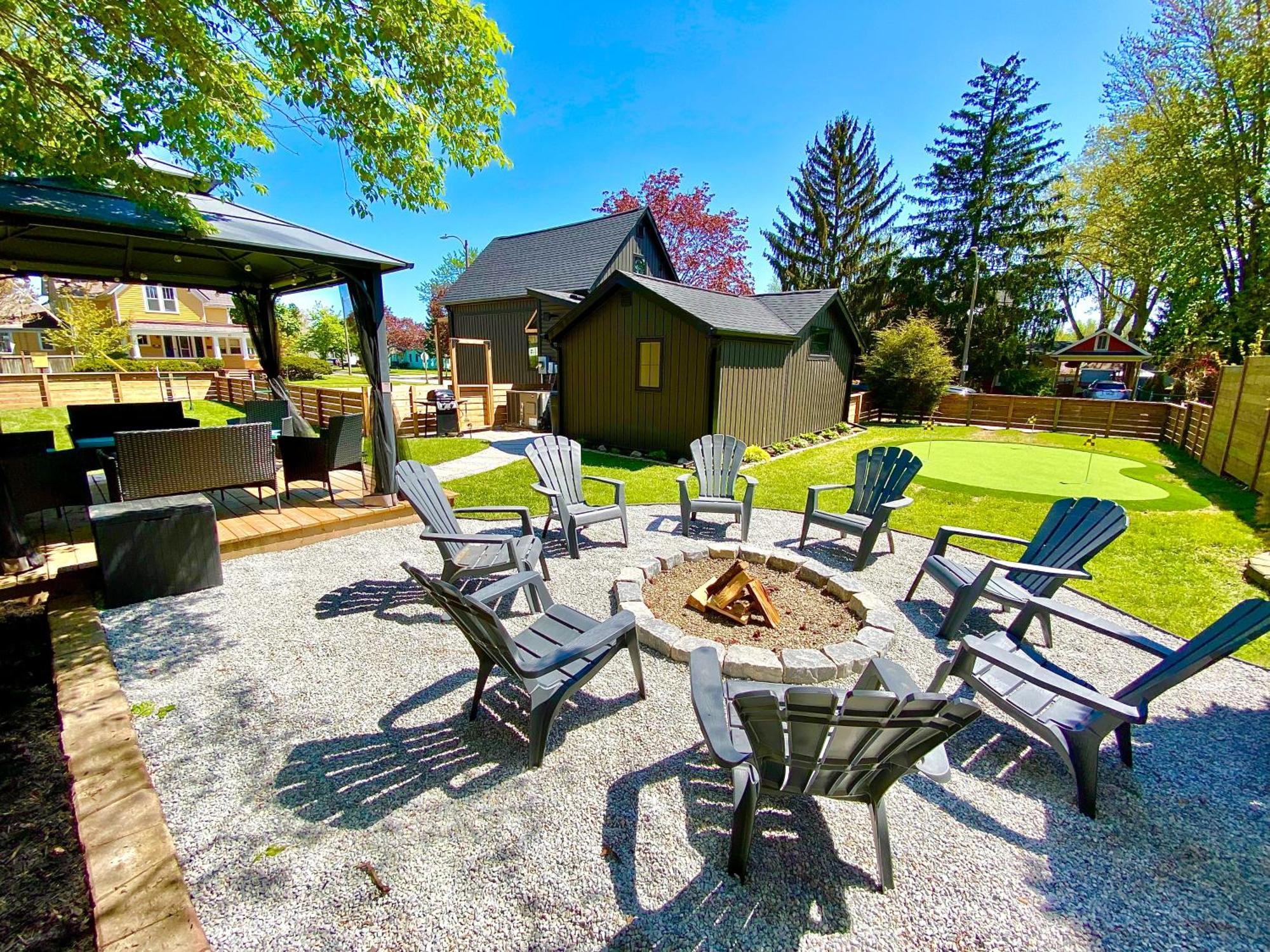 Stylish Downtown Kingsville Getaway With Putting Green, Firepit & Games Εξωτερικό φωτογραφία